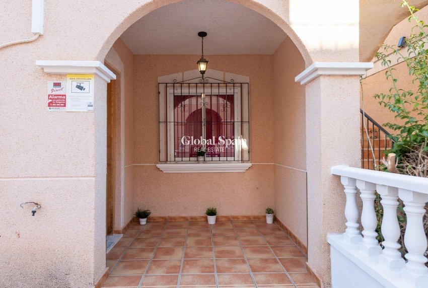 Wiederverkauf - WOHNUNG -
ORIHUELA COSTA - La Regia