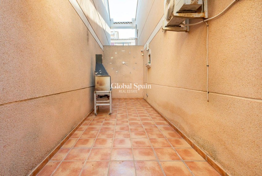 Wiederverkauf - WOHNUNG -
ORIHUELA COSTA - La Regia