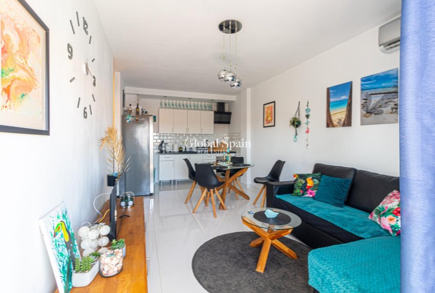 Wiederverkauf - WOHNUNG -
ORIHUELA COSTA - La Regia