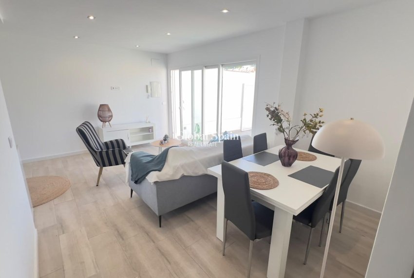 Wiederverkauf - WOHNUNG -
ORIHUELA COSTA - La Regia