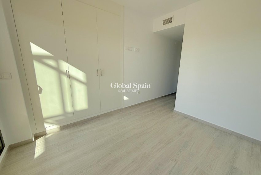 Wiederverkauf - WOHNUNG -
ORIHUELA COSTA - La Zenia