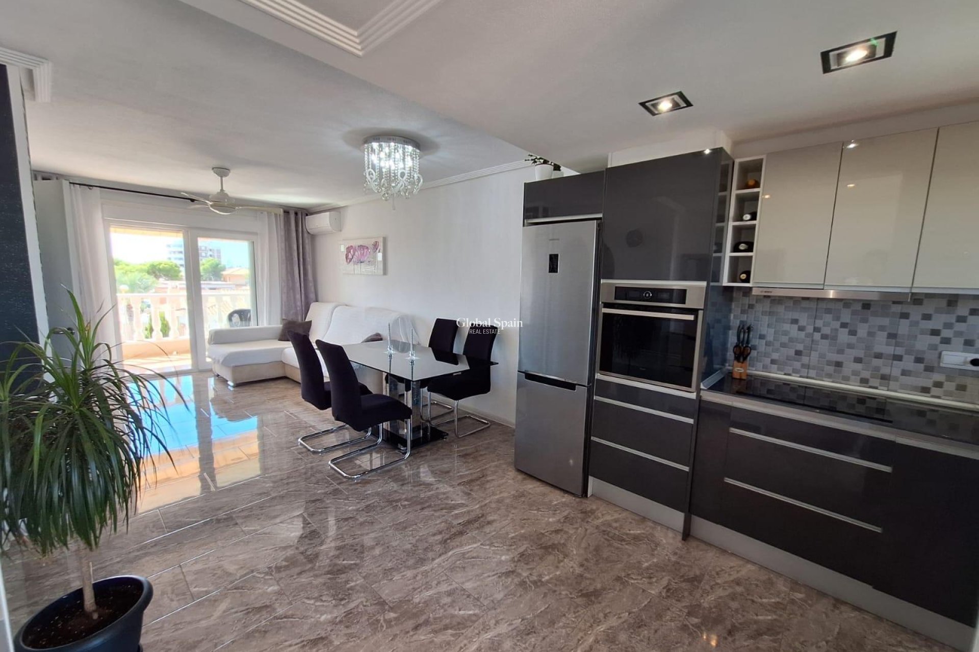 Wiederverkauf - WOHNUNG -
ORIHUELA COSTA - La Zenia