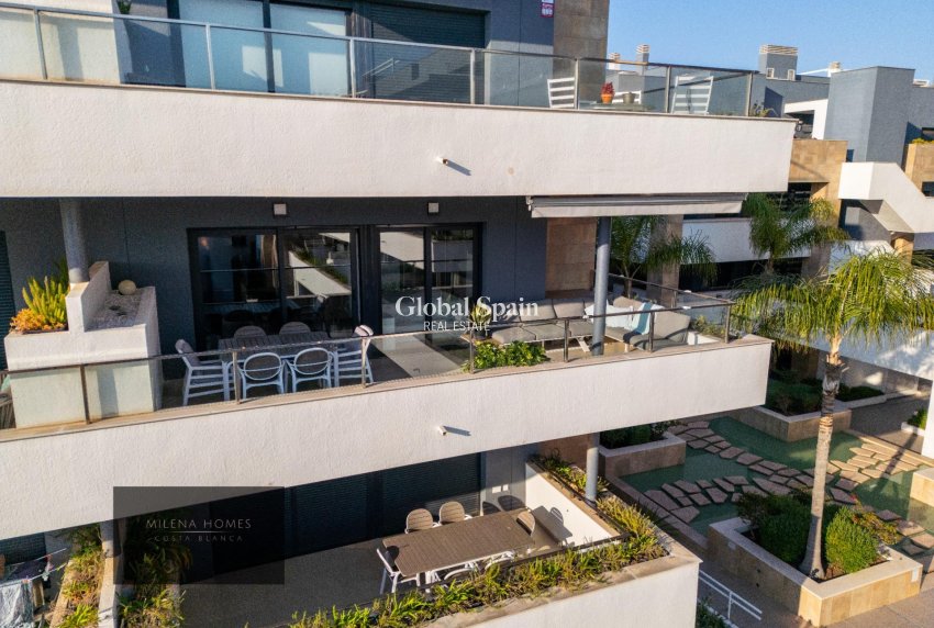 Wiederverkauf - WOHNUNG -
ORIHUELA COSTA - La Zenia