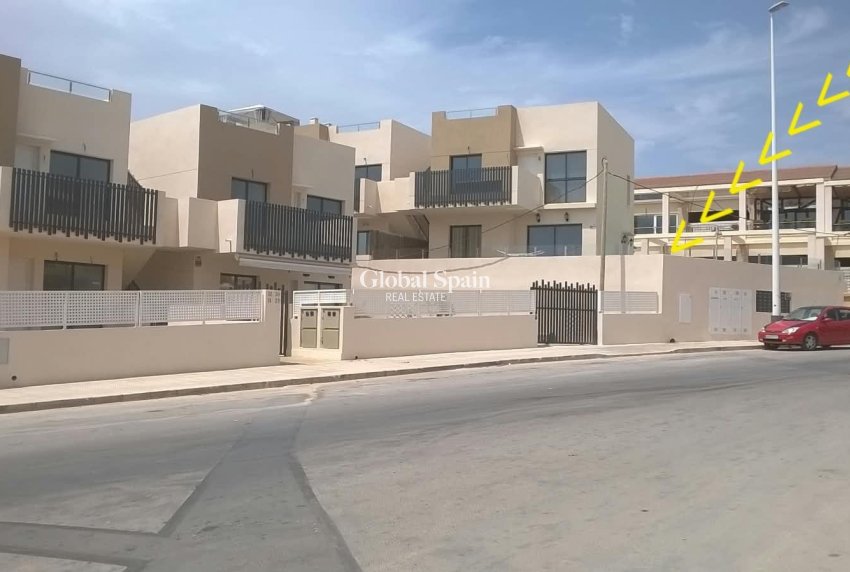 Wiederverkauf - WOHNUNG -
ORIHUELA COSTA - La Zenia