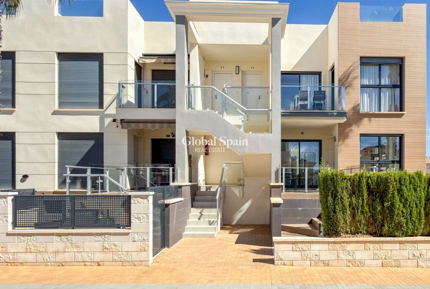 Wiederverkauf - WOHNUNG -
ORIHUELA COSTA - La Zenia