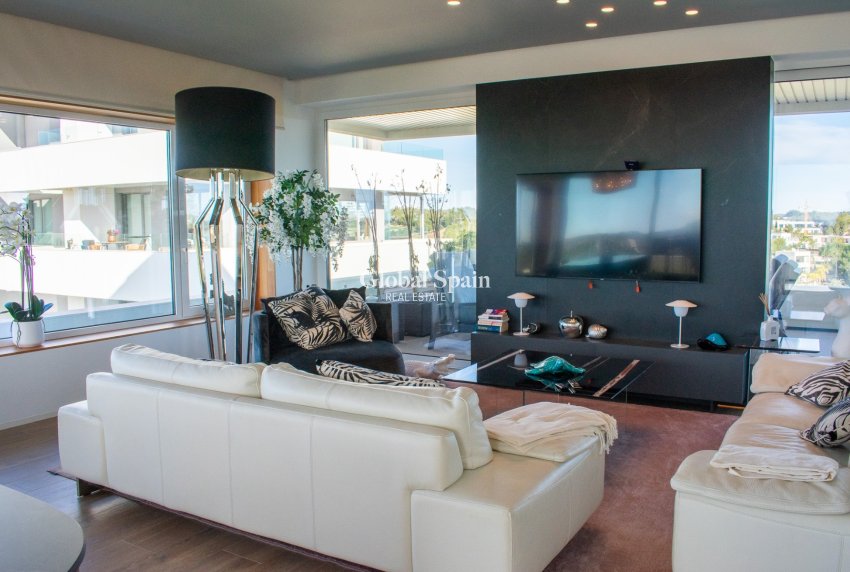 Wiederverkauf - WOHNUNG -
ORIHUELA COSTA - LAS COLINAS GOLF RESORT