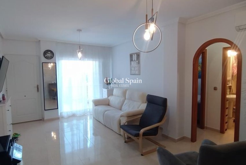 Wiederverkauf - WOHNUNG -
ORIHUELA COSTA - LOMAS CABO ROIG