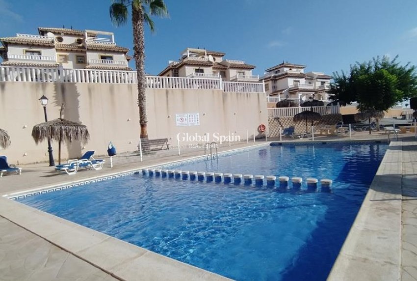 Wiederverkauf - WOHNUNG -
ORIHUELA COSTA - LOMAS CABO ROIG