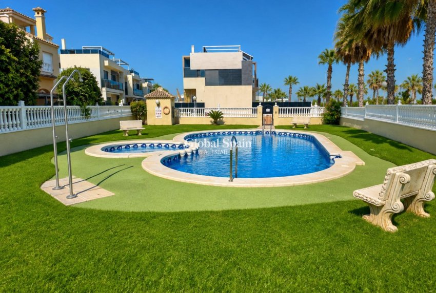 Wiederverkauf - WOHNUNG -
ORIHUELA COSTA - Lomas de Cabo Roig