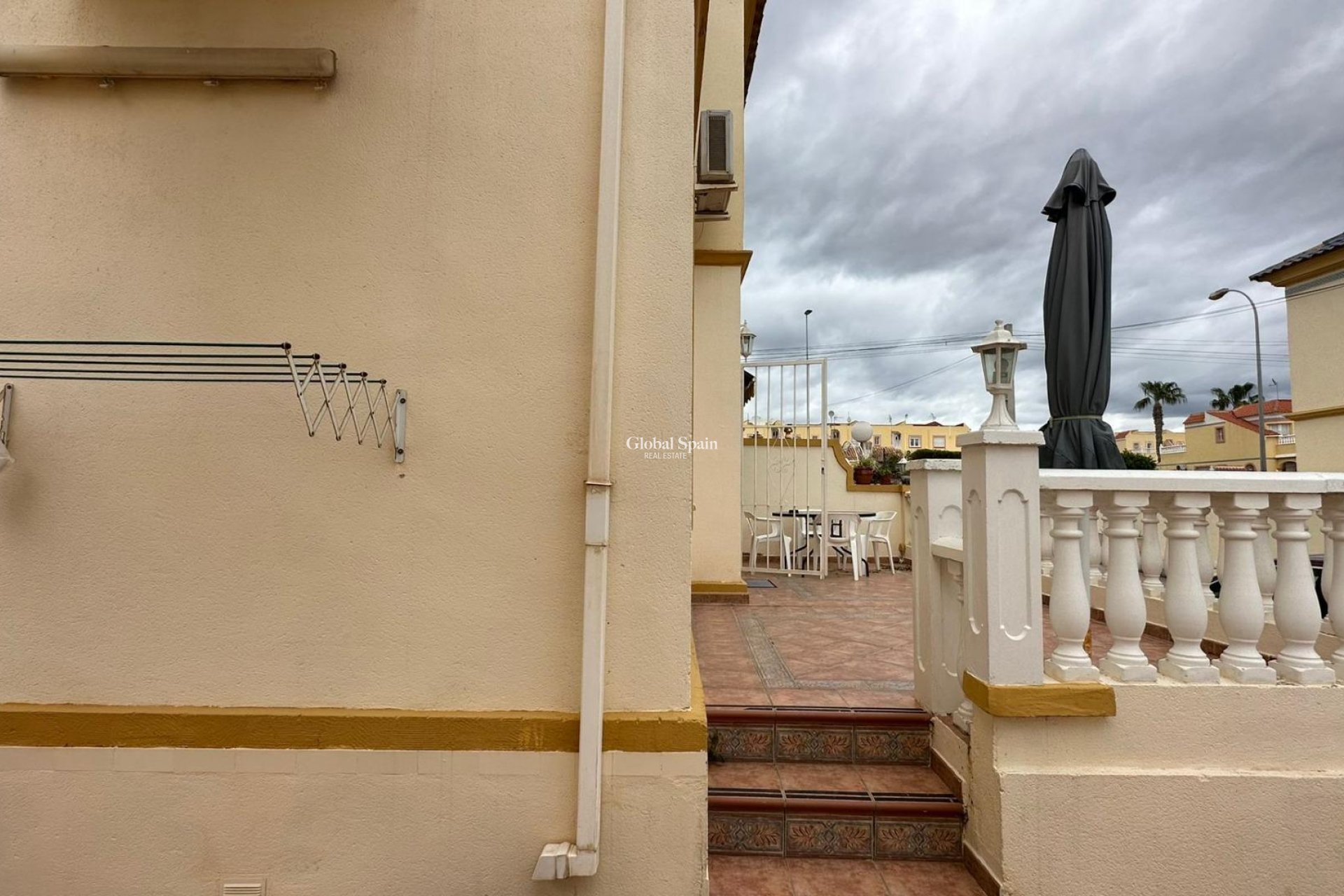 Wiederverkauf - WOHNUNG -
ORIHUELA COSTA - Los Almendros-la Florida