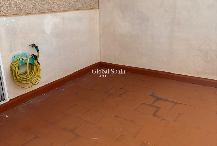 Wiederverkauf - WOHNUNG -
ORIHUELA COSTA - Los Almendros-la Florida