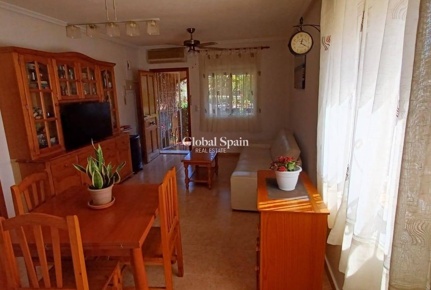 Wiederverkauf - WOHNUNG -
ORIHUELA COSTA - Los Almendros-la Florida