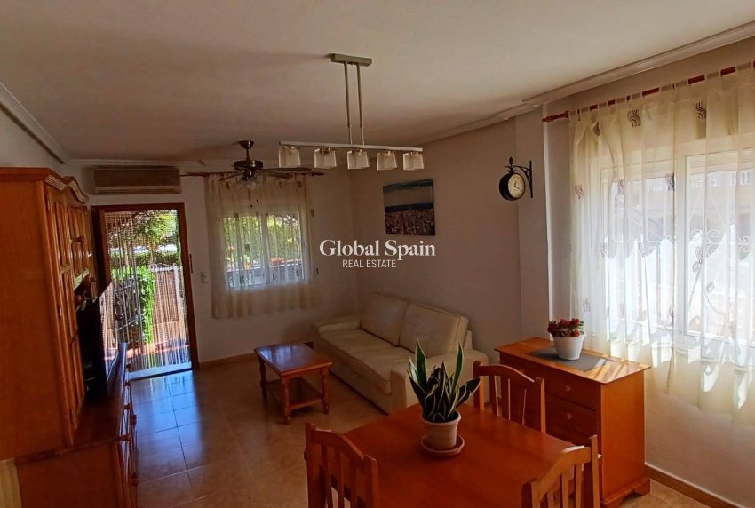 Wiederverkauf - WOHNUNG -
ORIHUELA COSTA - Los Almendros-la Florida