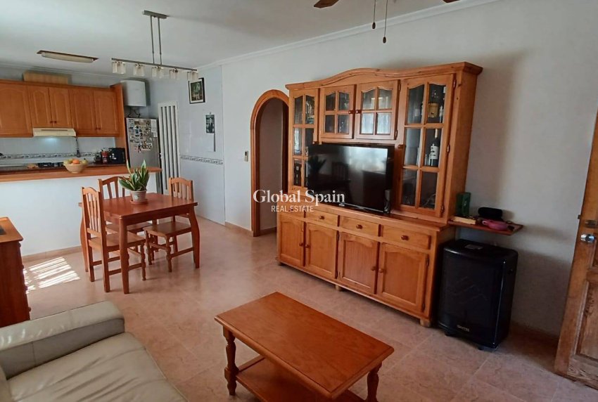 Wiederverkauf - WOHNUNG -
ORIHUELA COSTA - Los Almendros-la Florida