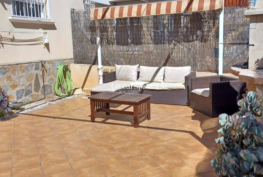 Wiederverkauf - WOHNUNG -
ORIHUELA COSTA - Los Almendros-la Florida