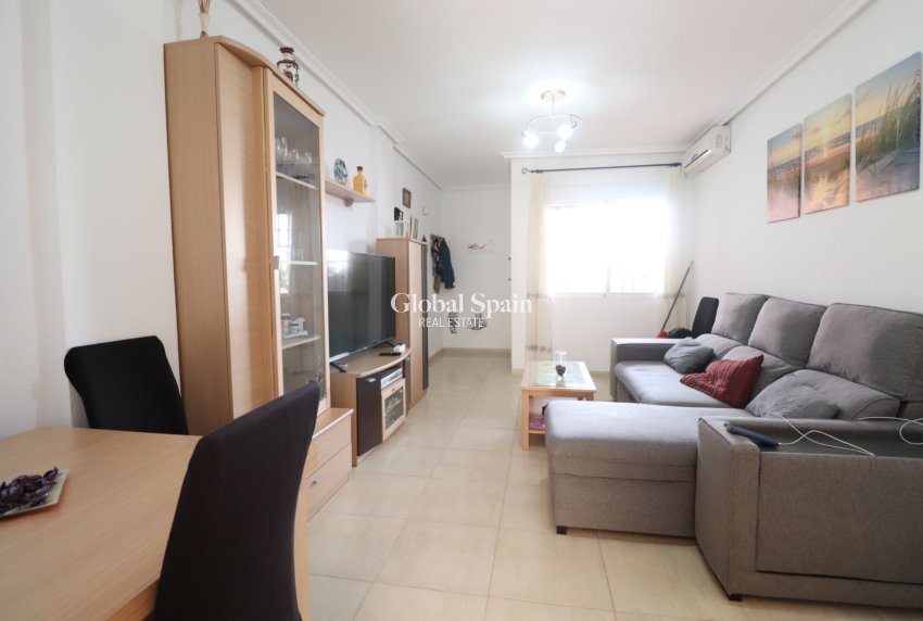 Wiederverkauf - WOHNUNG -
ORIHUELA COSTA - Los Altos