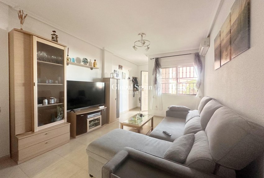 Wiederverkauf - WOHNUNG -
ORIHUELA COSTA - LOS BALCONES - LOS ALTOS