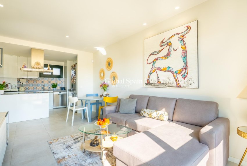 Wiederverkauf - WOHNUNG -
ORIHUELA COSTA - MIL PALMERAS 