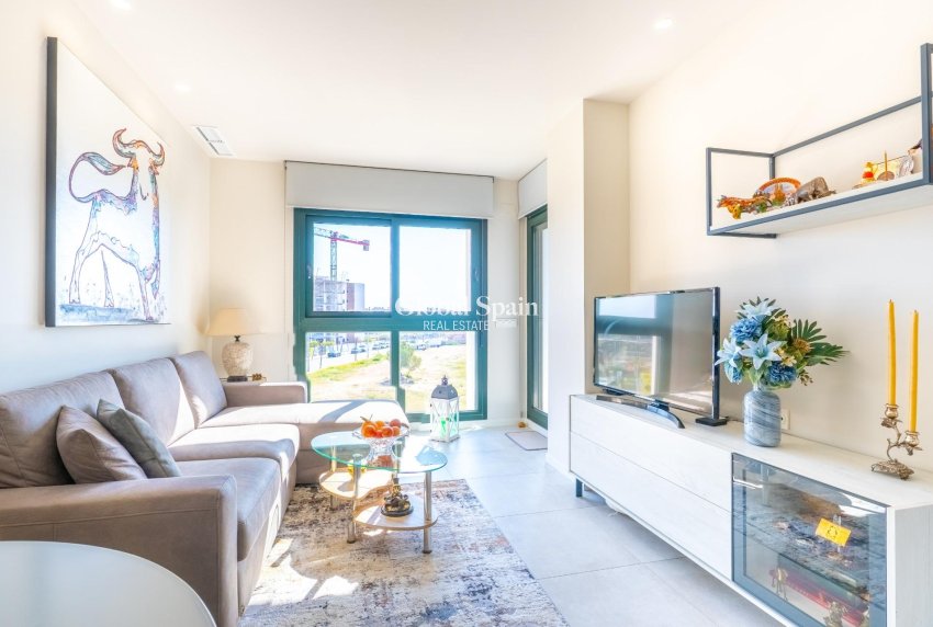 Wiederverkauf - WOHNUNG -
ORIHUELA COSTA - MIL PALMERAS 