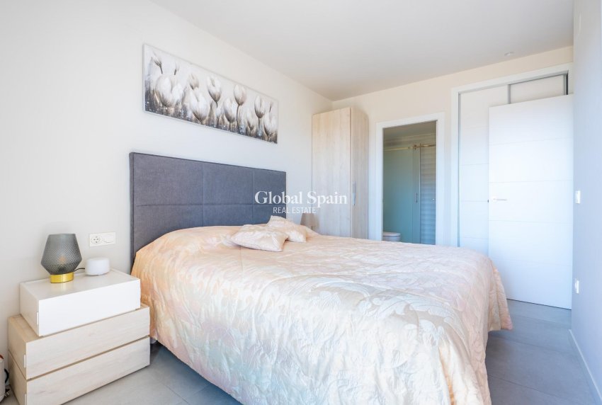 Wiederverkauf - WOHNUNG -
ORIHUELA COSTA - MIL PALMERAS 