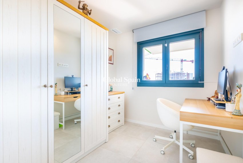 Wiederverkauf - WOHNUNG -
ORIHUELA COSTA - MIL PALMERAS 