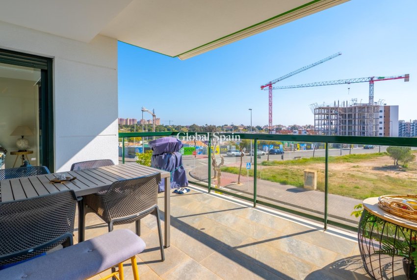 Wiederverkauf - WOHNUNG -
ORIHUELA COSTA - MIL PALMERAS 