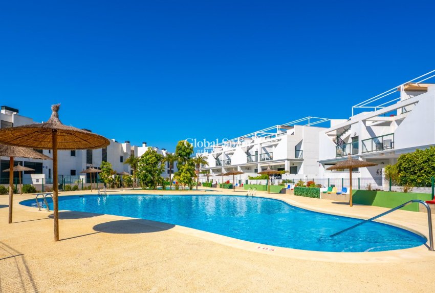 Wiederverkauf - WOHNUNG -
ORIHUELA COSTA - MIL PALMERAS 