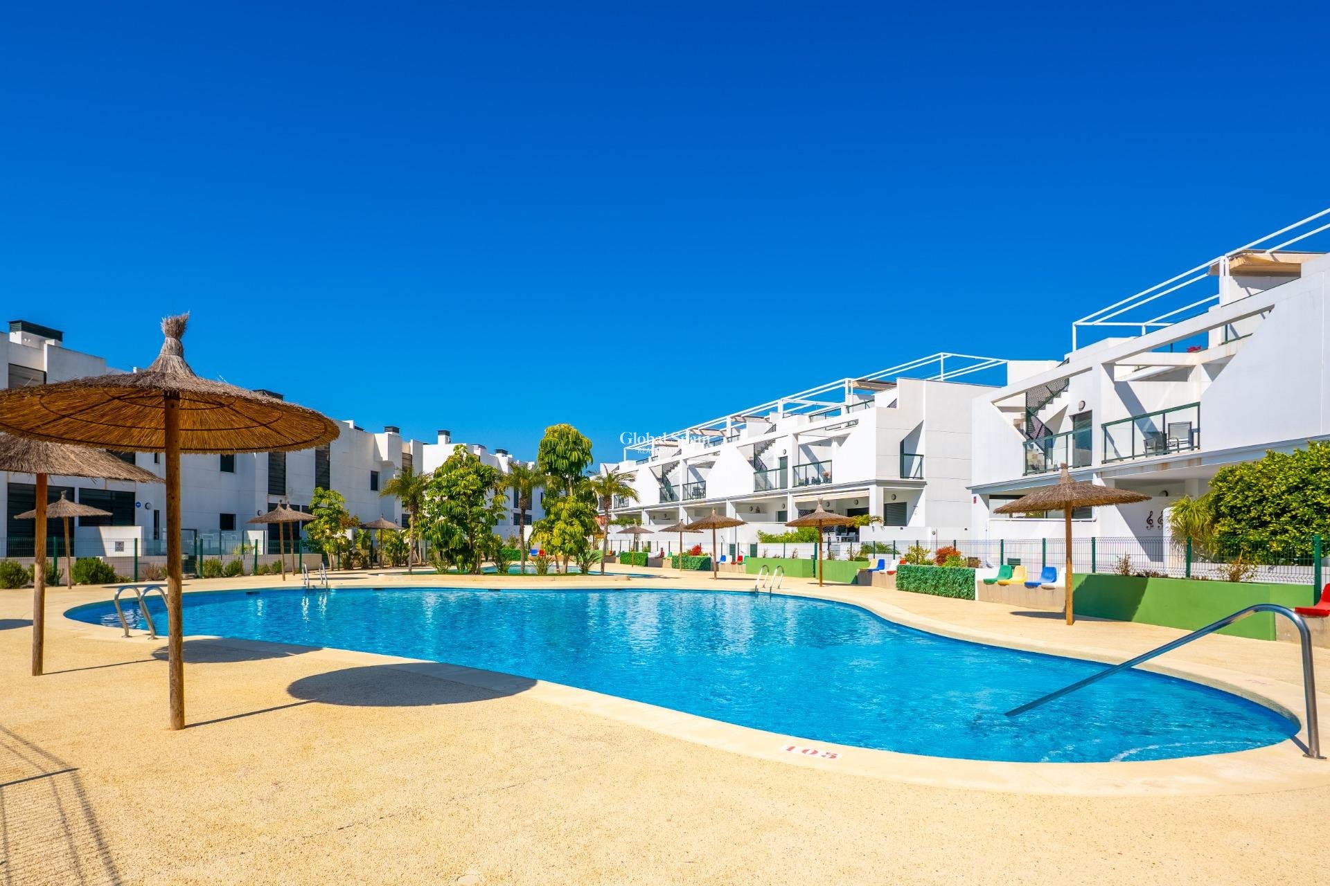 Wiederverkauf - WOHNUNG -
ORIHUELA COSTA - MIL PALMERAS 