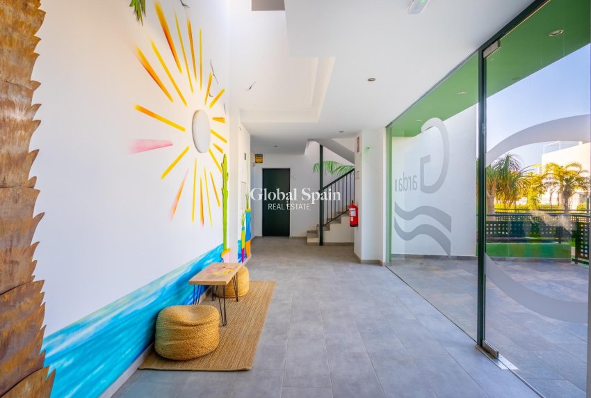 Wiederverkauf - WOHNUNG -
ORIHUELA COSTA - MIL PALMERAS 