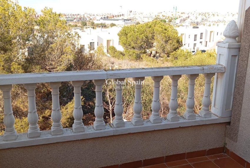 Wiederverkauf - WOHNUNG -
ORIHUELA COSTA - Pau 26