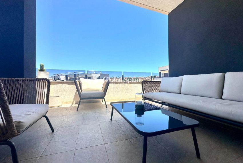 Wiederverkauf - WOHNUNG -
ORIHUELA COSTA - Pau 8