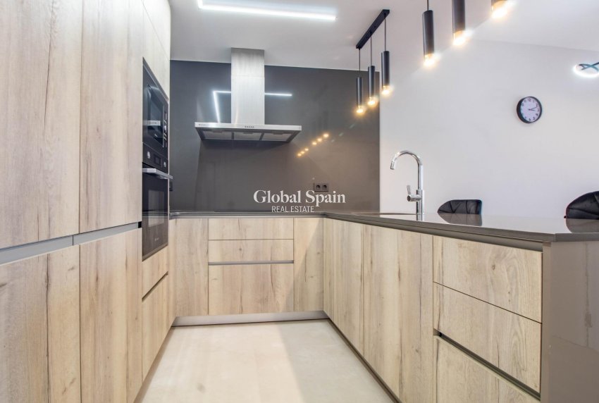 Wiederverkauf - Wohnung -
ORIHUELA COSTA - Punta Prima