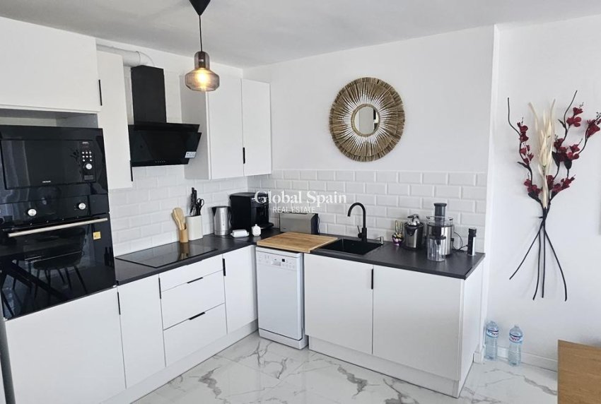 Wiederverkauf - WOHNUNG -
ORIHUELA COSTA - Punta Prima