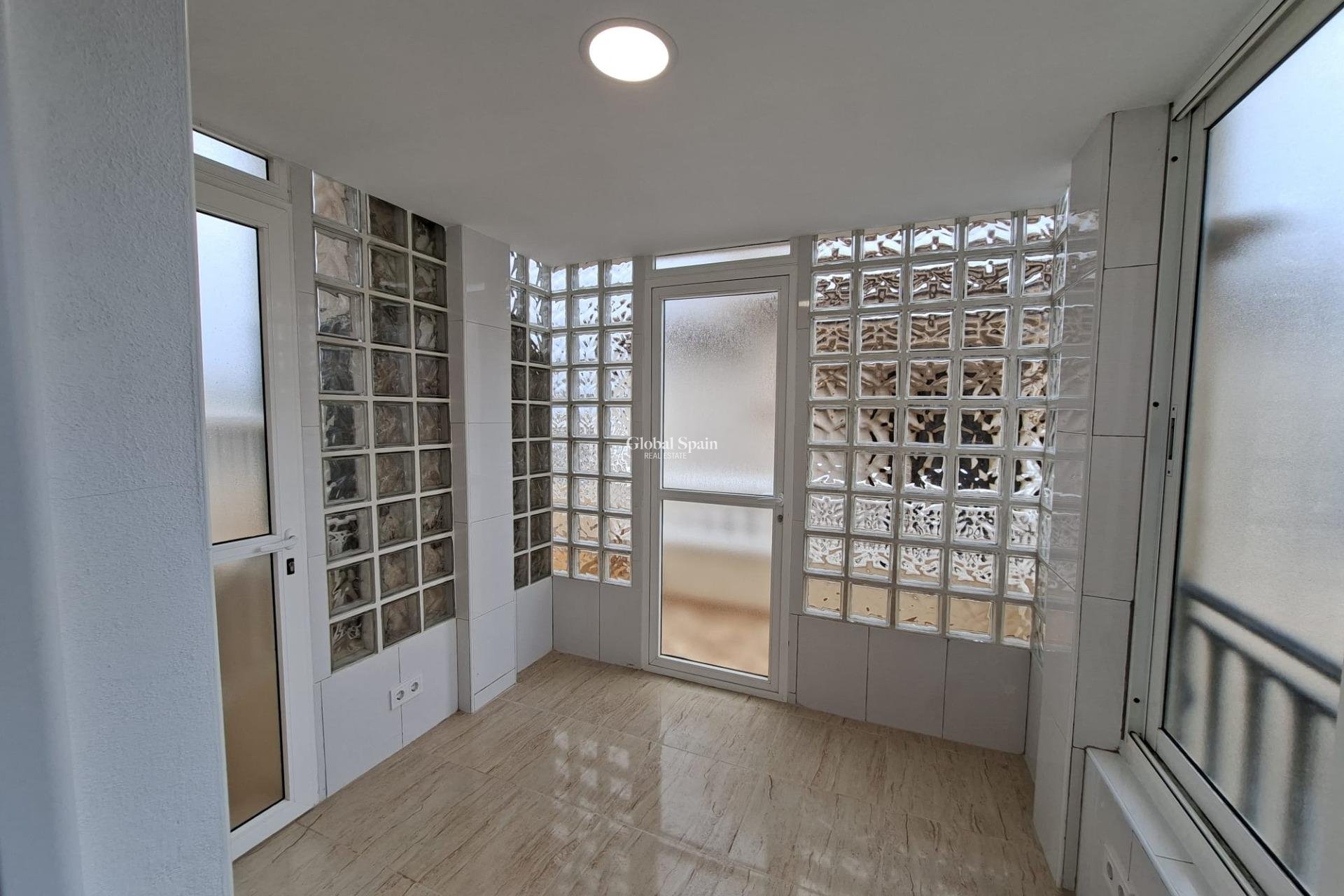 Wiederverkauf - WOHNUNG -
ORIHUELA COSTA - Punta Prima