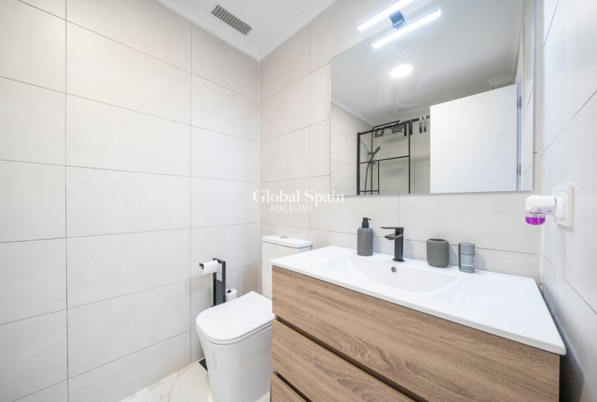 Wiederverkauf - Wohnung -
ORIHUELA COSTA - Punta Prima