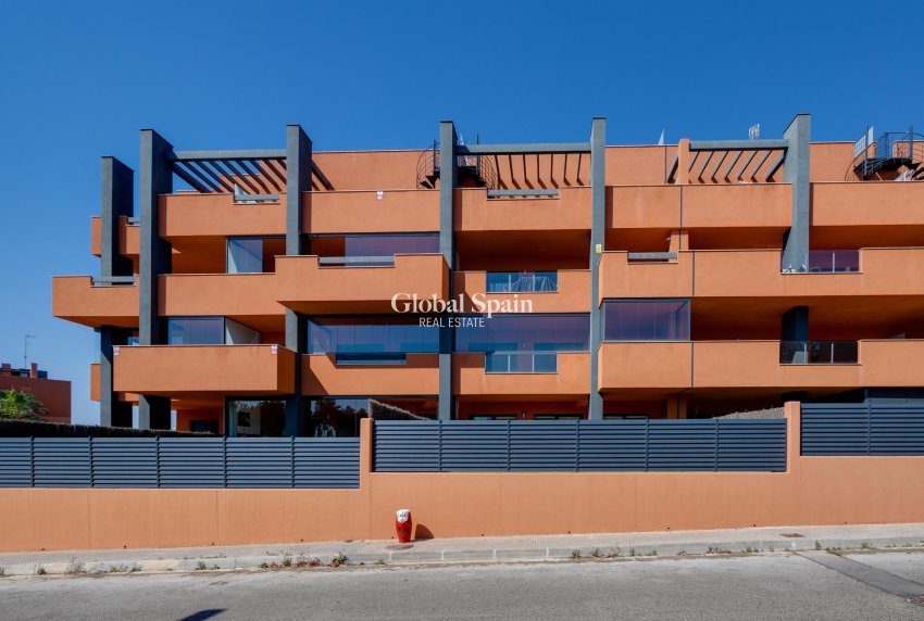Wiederverkauf - WOHNUNG -
ORIHUELA COSTA - VILLAMARTÍN