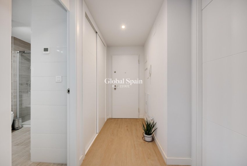 Wiederverkauf - WOHNUNG -
ORIHUELA COSTA - VILLAMARTÍN