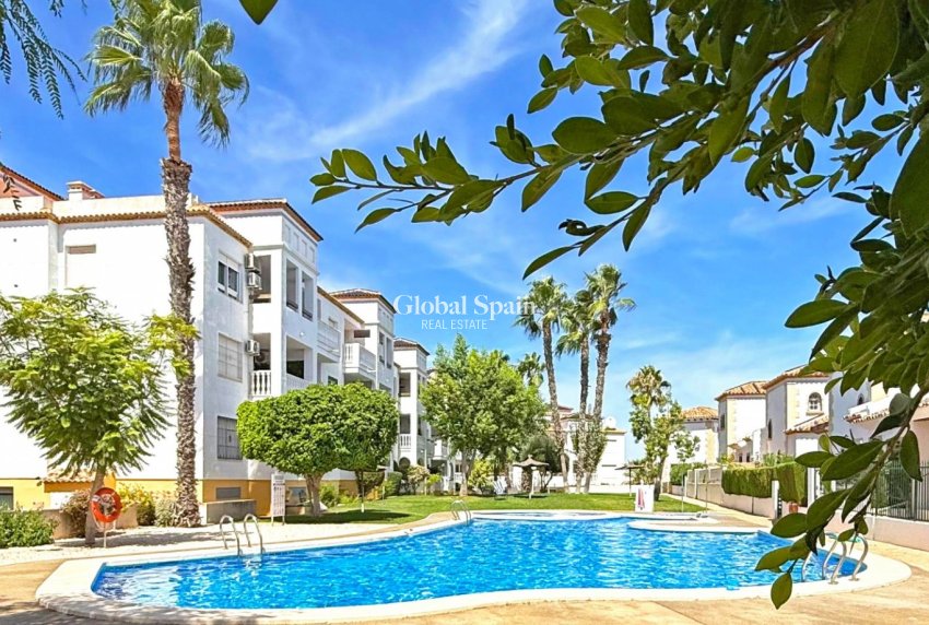 Wiederverkauf - WOHNUNG -
ORIHUELA COSTA - VILLAMARTÍN