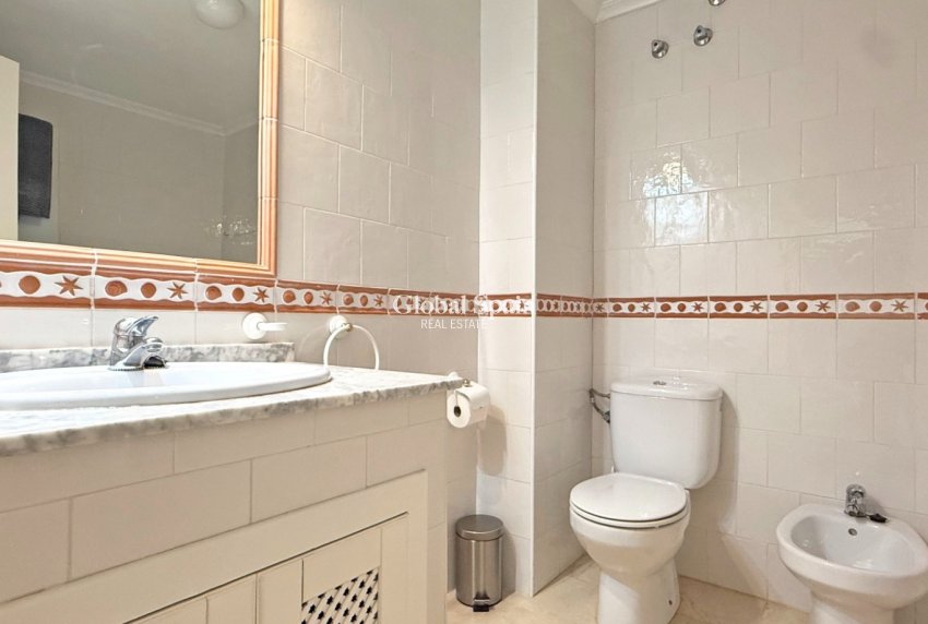 Wiederverkauf - WOHNUNG -
ORIHUELA COSTA - VILLAMARTÍN