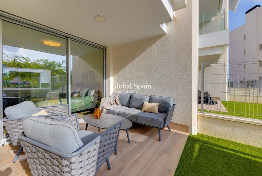 Wiederverkauf - WOHNUNG -
ORIHUELA COSTA - VILLAMARTÍN