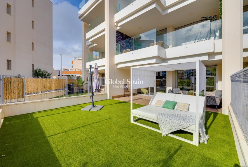 Wiederverkauf - WOHNUNG -
ORIHUELA COSTA - VILLAMARTÍN