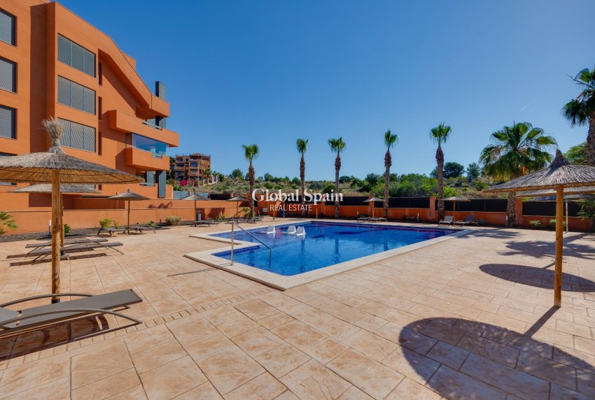 Wiederverkauf - WOHNUNG -
ORIHUELA COSTA - VILLAMARTÍN