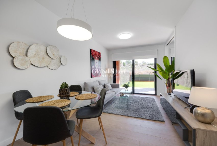 Wiederverkauf - WOHNUNG -
ORIHUELA COSTA - VILLAMARTÍN