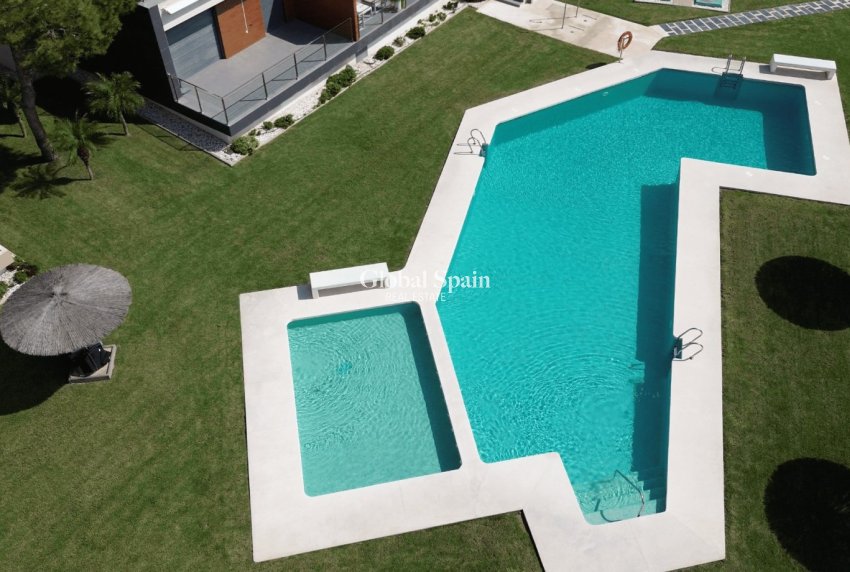 Wiederverkauf - WOHNUNG -
ORIHUELA COSTA - VILLAMARTÍN