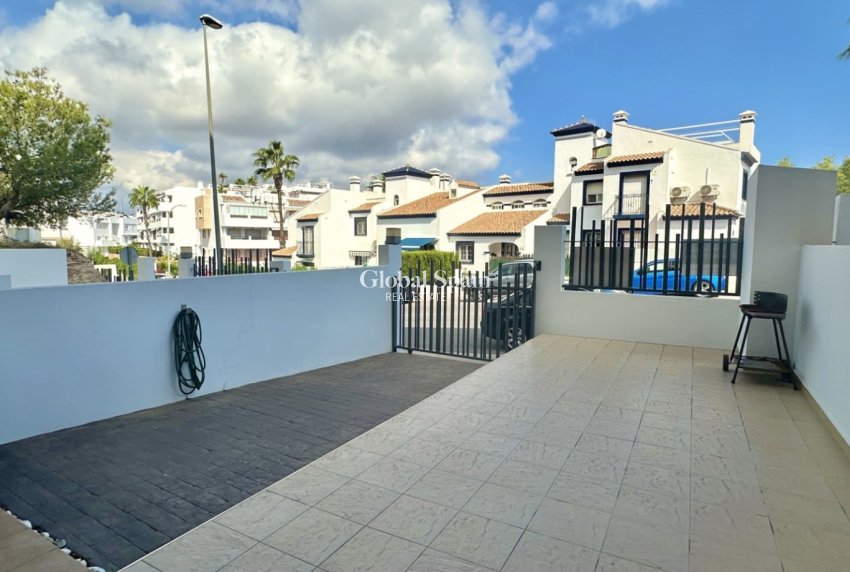Wiederverkauf - WOHNUNG -
ORIHUELA COSTA - VILLAMARTÍN
