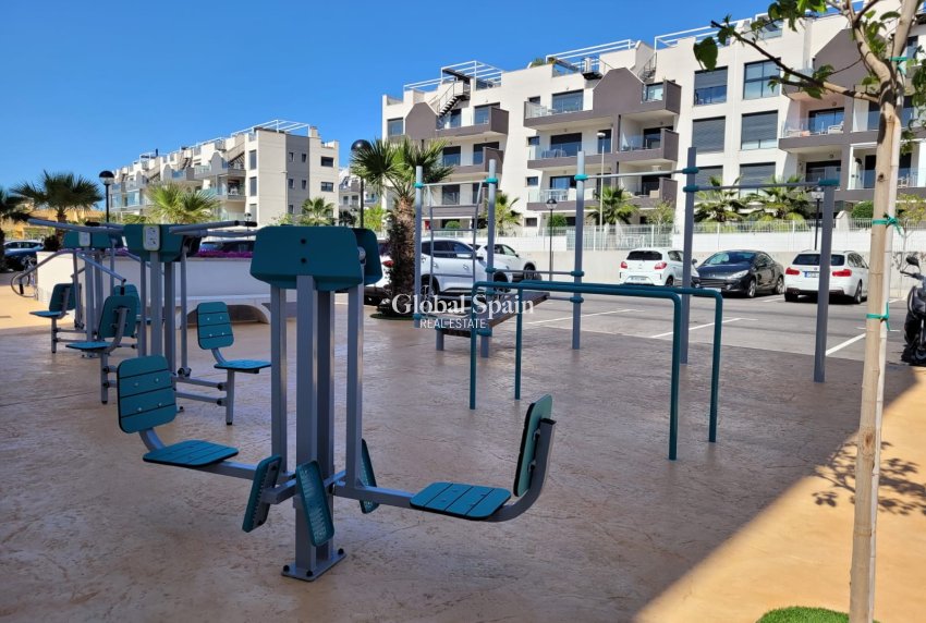 Wiederverkauf - WOHNUNG -
ORIHUELA COSTA - VILLAMARTÍN