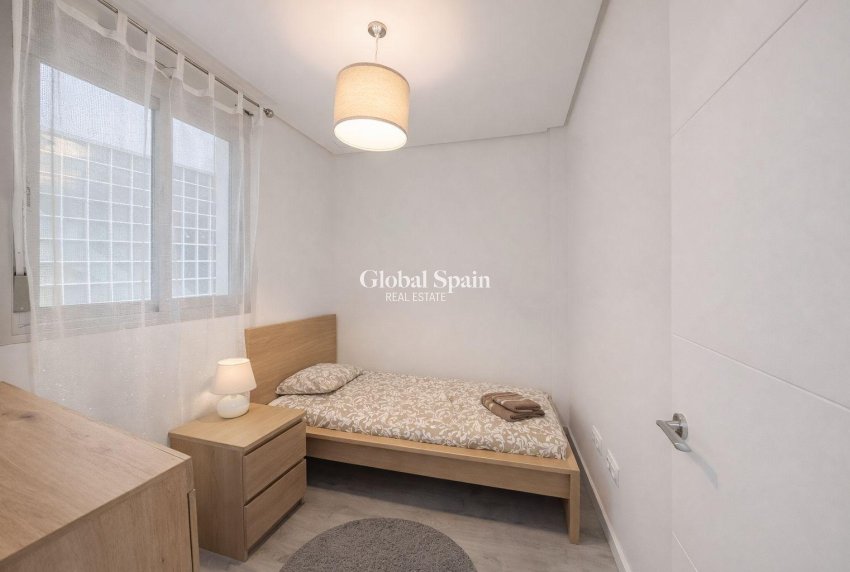 Wiederverkauf - WOHNUNG -
ORIHUELA COSTA - VILLAMARTÍN