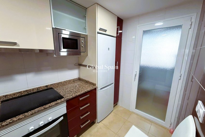 Wiederverkauf - WOHNUNG -
ORIHUELA COSTA - VILLAMARTÍN