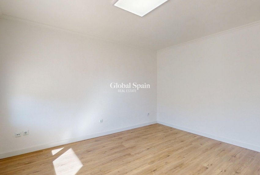 Wiederverkauf - WOHNUNG -
ORIHUELA COSTA - VILLAMARTÍN