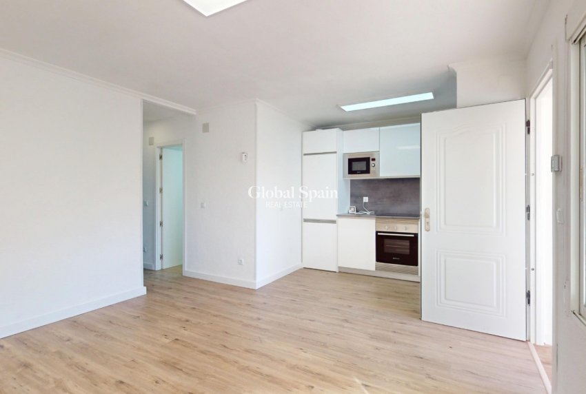 Wiederverkauf - WOHNUNG -
ORIHUELA COSTA - VILLAMARTÍN